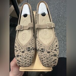 Vivaia shoes size US 6.5